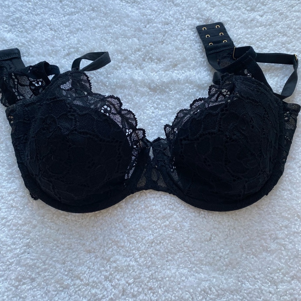 Victoria’s Secret Lace Bra 36D ❤️❤️